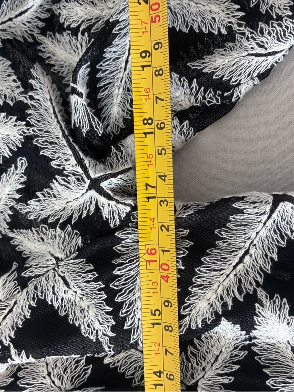 Urban Outfitters Kimchi Blue Tropical Floral Off-The-Shoulder Crop Top - Picture 8 of 9